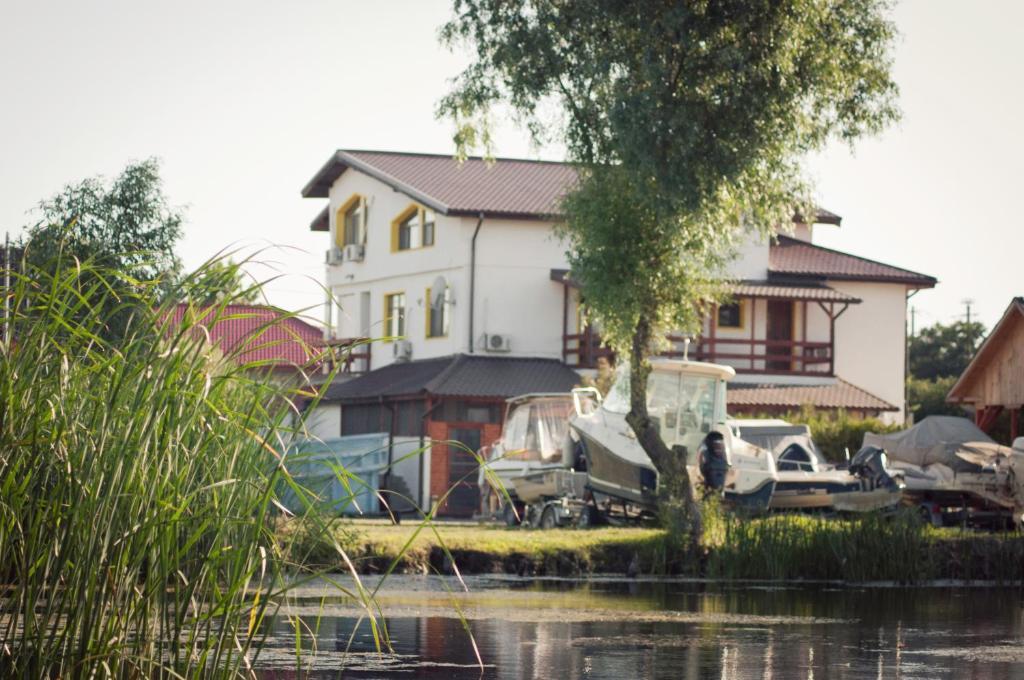 Pensiunea Califar Dunavatu de Jos ภายนอก รูปภาพ