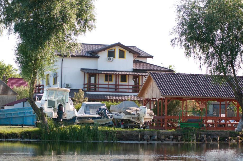 Pensiunea Califar Dunavatu de Jos ภายนอก รูปภาพ
